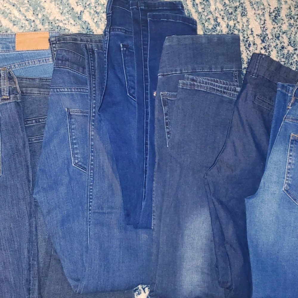 Cleaning out my closet blue jean bundle!!  Size 25-27